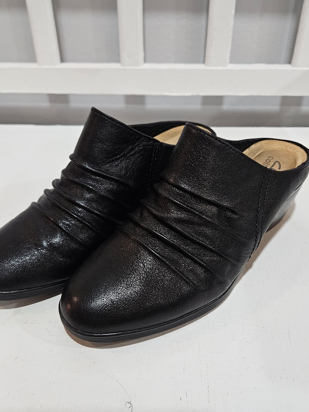 Women's Clarks Emily Black Leather Mule Slip On Heel, Size 9W Casual Dressy